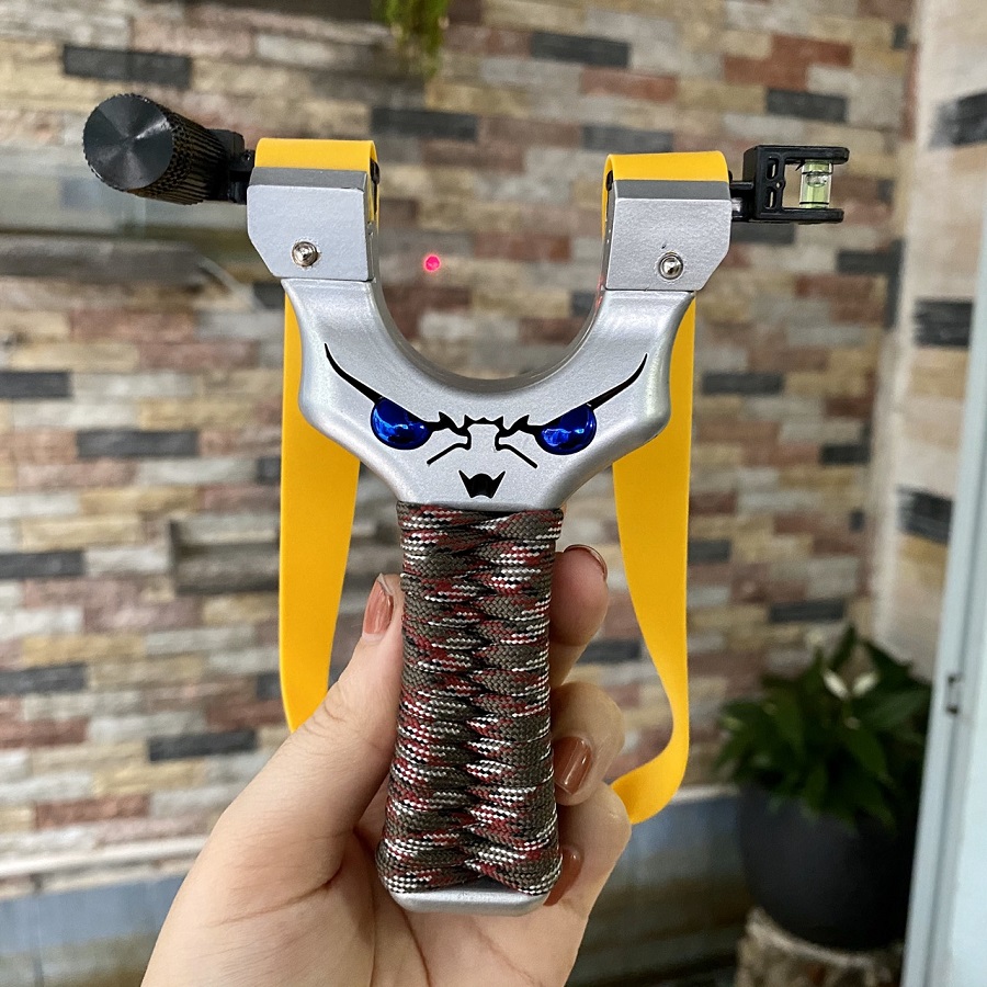 Bắn thun cao su mặt quỷ có ống ngắm laser