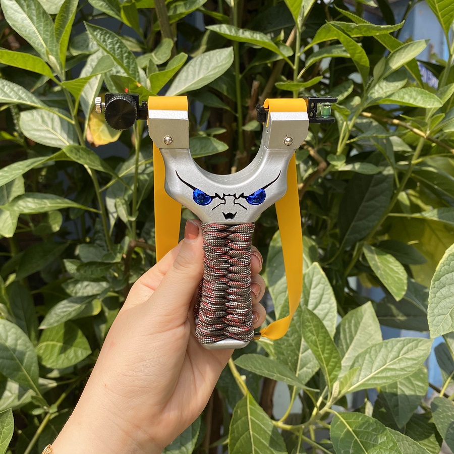 Bắn thun cao su mặt quỷ có ống ngắm laser