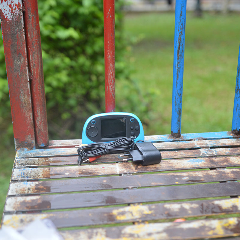 Máy chơi game cầm tay RS8A