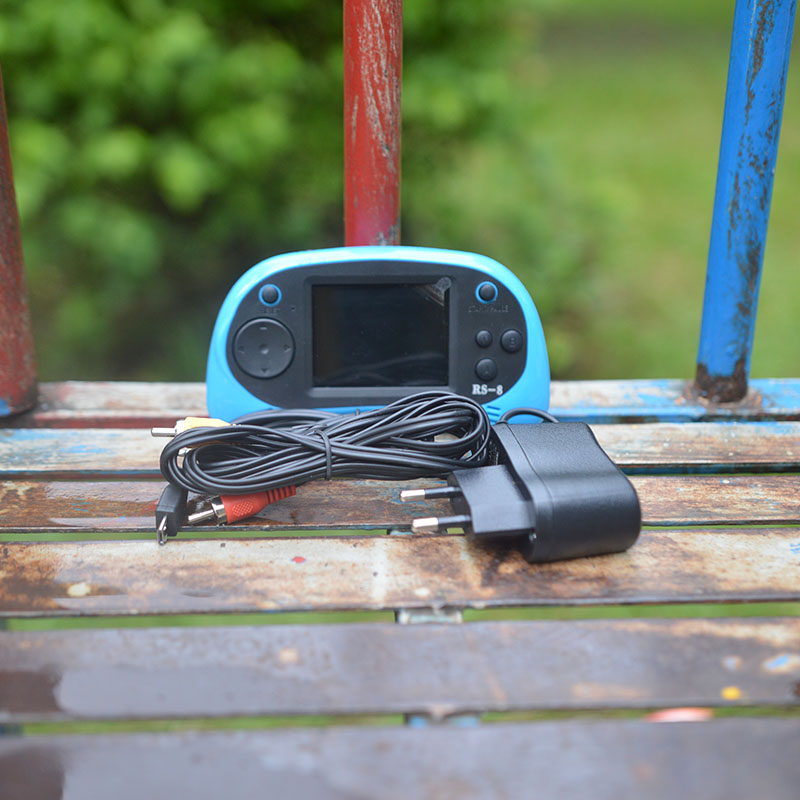 Máy chơi game cầm tay RS8A