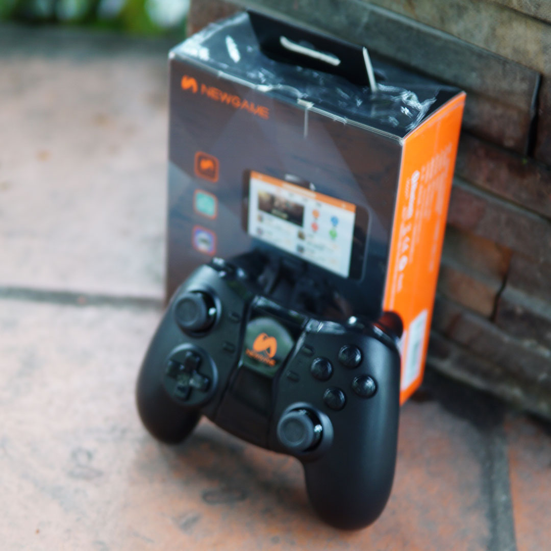 Tay cầm bluetooth cho iphone NewGame Q1 - Có đầu thu USB Wireless