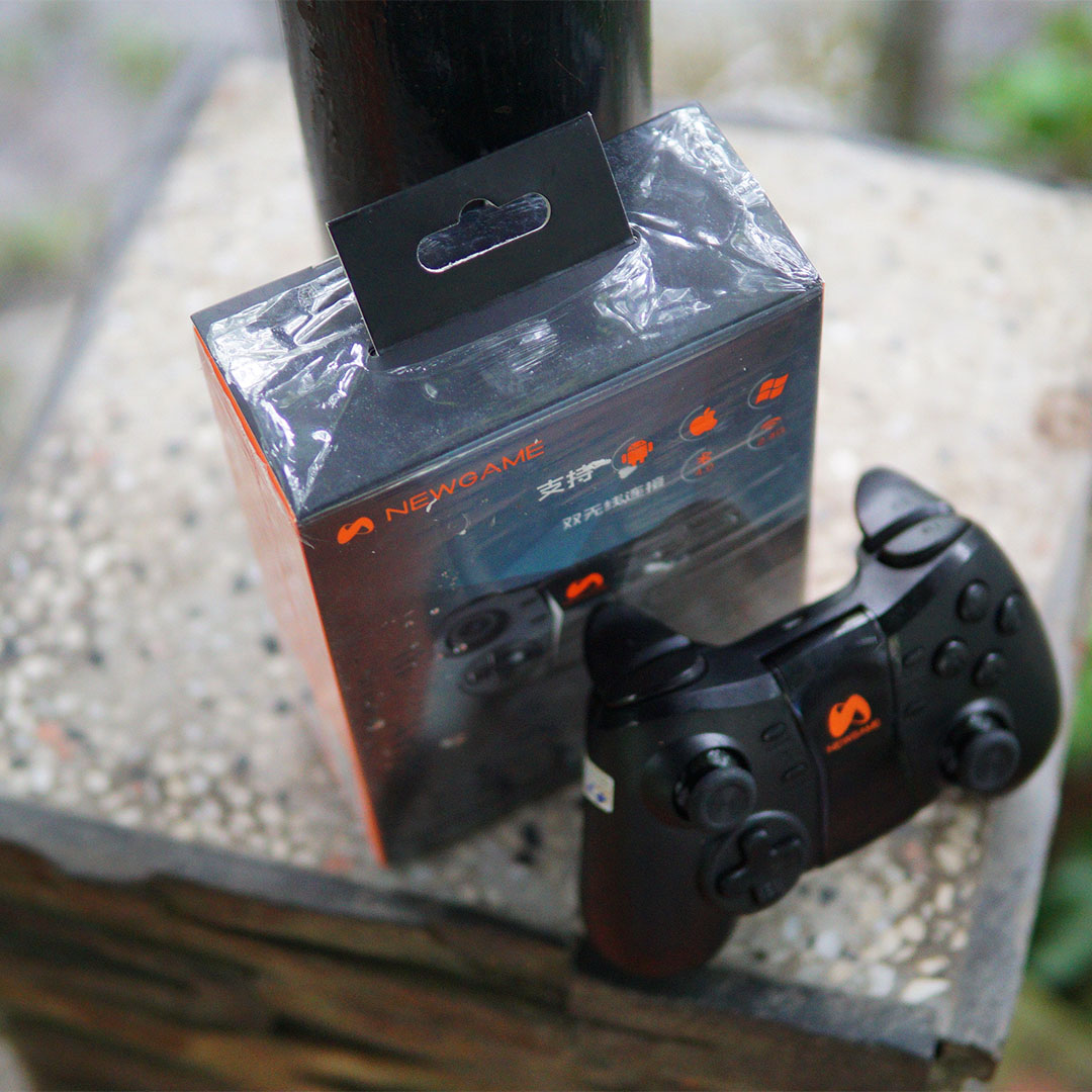 Tay cầm bluetooth cho iphone NewGame Q1 - Có đầu thu USB Wireless