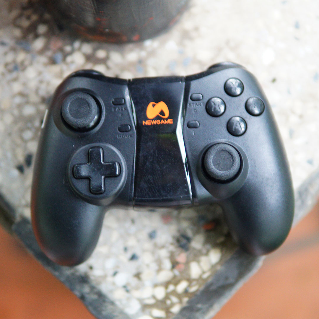 Tay cầm bluetooth cho iphone NewGame Q1 - Có đầu thu USB Wireless