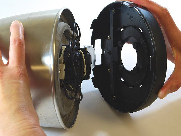 Không tự ý sửa chữa nếu bình bị rò rỉ điện Không tự ý sửa chữa nếu bình bị rò rỉ điện